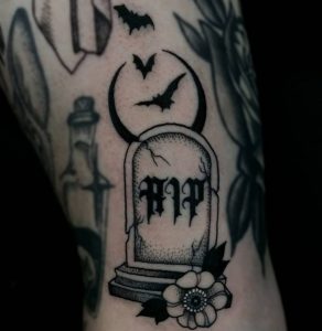11 Fearfull Cracked Headstone with Flower Flying Black Birds RIP Tattoo on Half Arm