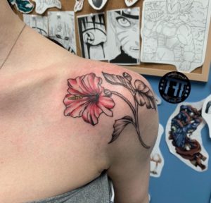 13 incredible Fusion Ink Hibiscus Tattoos on Shoulder