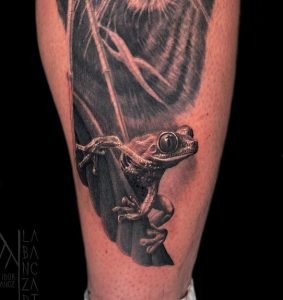 14 Luxerious Black and Gray Ink Frog Cover Up Tattoo Under on Leg