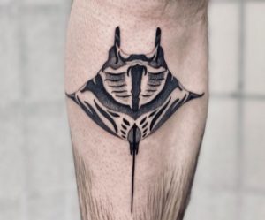 15 Black Art Work Epic Traditional Stingray Tattoo Design Behind the Leg