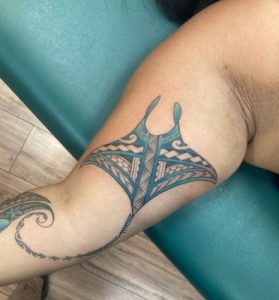 16 Exotic Blue Polynesian Stingray Fish Tattoo Design on Half Arm