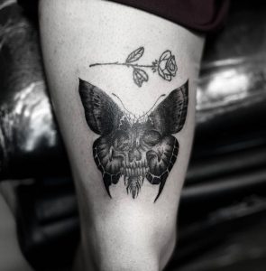 17 Dark Color Ink Screafying Skull Butterfly Tattoo with Rose on Thigh