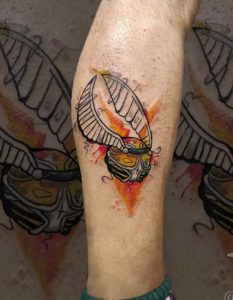 17 Fine Color Ink Gryffindor Tattoo on Leg