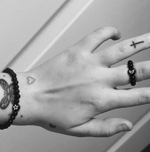 17 Outstanding Mininal Heart on Wrist and Cross on Finger Tattoo