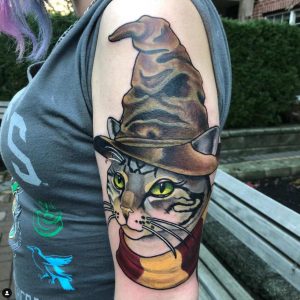 20 Beautiful Color Ink Cat Harry Potter Gryffindor Tattoo on Half Arm