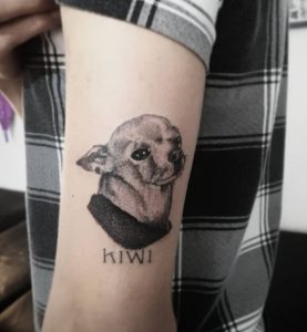 21 Tattoo vorlagen chihuahua Behind the Hand