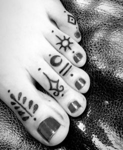 25 Symbolic Meaningfull Toe Tattoo