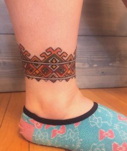 28 Amazing Color Inked Wrapping Embroidery Ankle Cuff Difficult Tattoo on Round Lower Leg