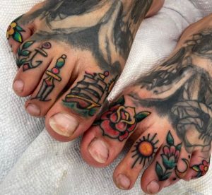 29 Amazing Color Ink Toe Tattoo
