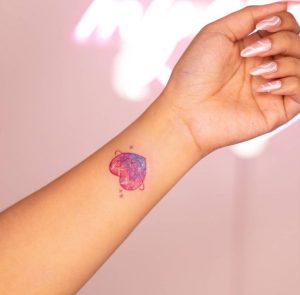 33 Super Cute Crystall Love Tattoo on Hand