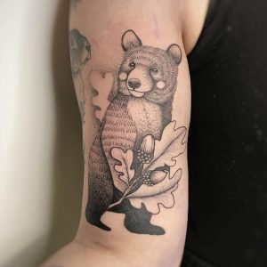 5 Amazing Black Gray Ink Mama Bear Cub Tattoo on Arm