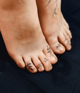 5 Special Symbolic Toe Tattoos