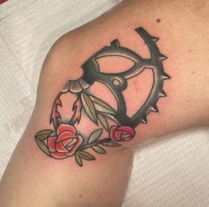 6 Incredible Floral Gear Tattoo for welcoming New Nice Event on Knees