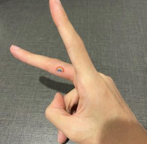 72 Awesome Finger Rainbow Tattoo