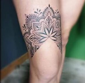 50 Amazing Above Knee Tattoo Ideas That Will Astonish You! - Tattoo Twist