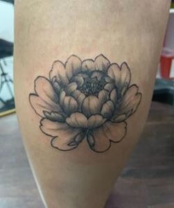 flower knee cap tattoo